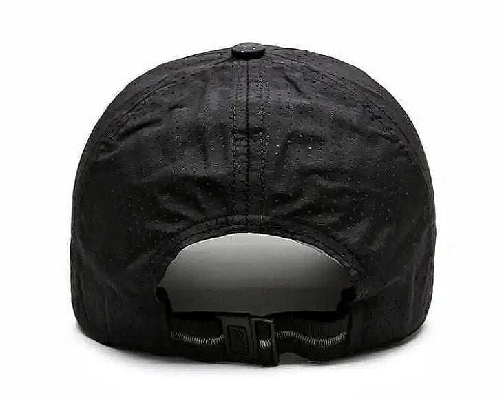 🏃♂️💨 Cappellino Blackout Airflow: Massimo Respiro e Stile Black Totale per i Tuoi Allenamenti!