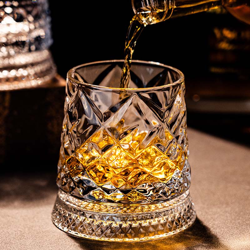 ✨L'eleganza in movimento per il tuo Whiskey. ✨🍸